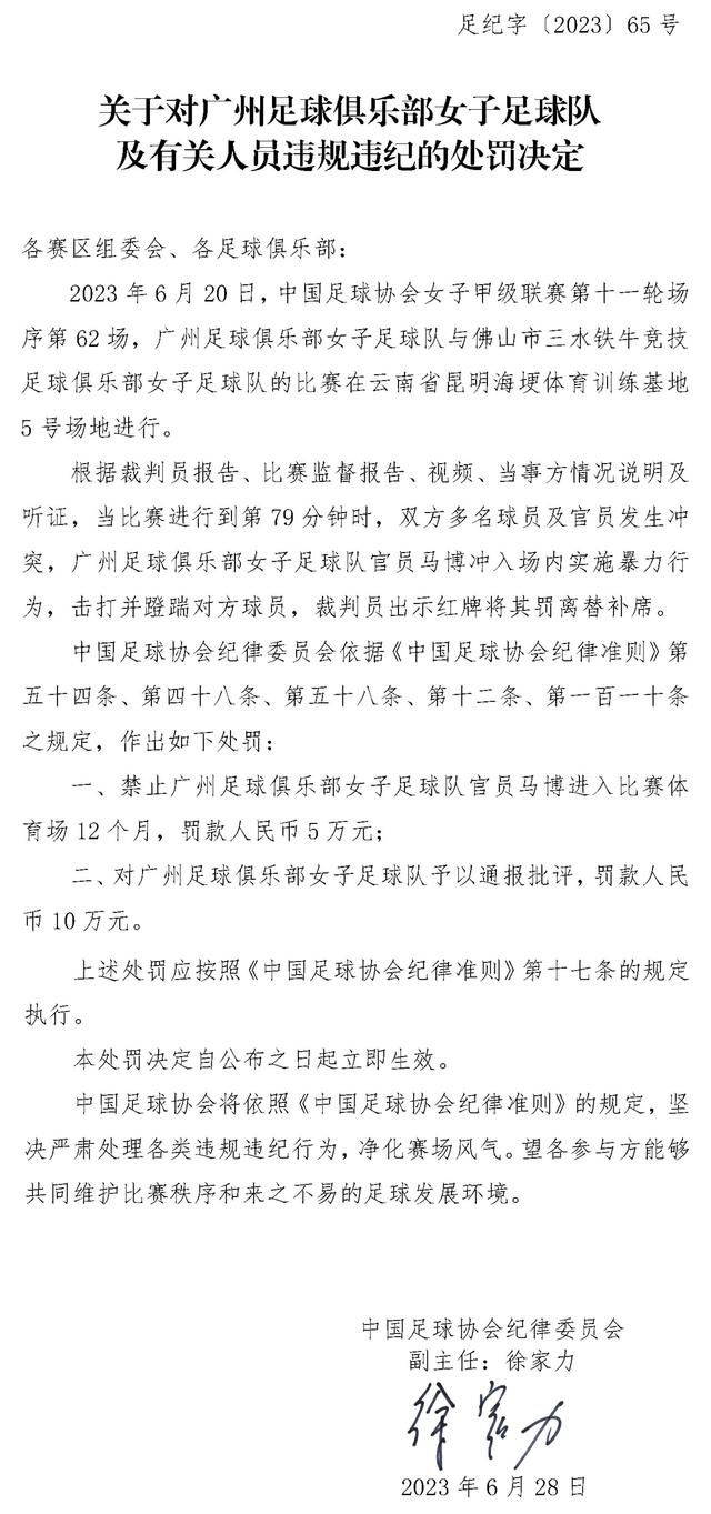 ”勇士官方：保罗至少再缺阵2场 佩顿右小腿拉伤一周后重新评估勇士官方表示保罗在对阵国王的比赛中，由于左腿神经挫伤，在第一节还剩19秒时退出了比赛，昨天接受了核磁共振检查，检查结果证实了挫伤，但没有结构性损伤，他将在周二再次接受评估（这意味着他将至少缺席两场）。